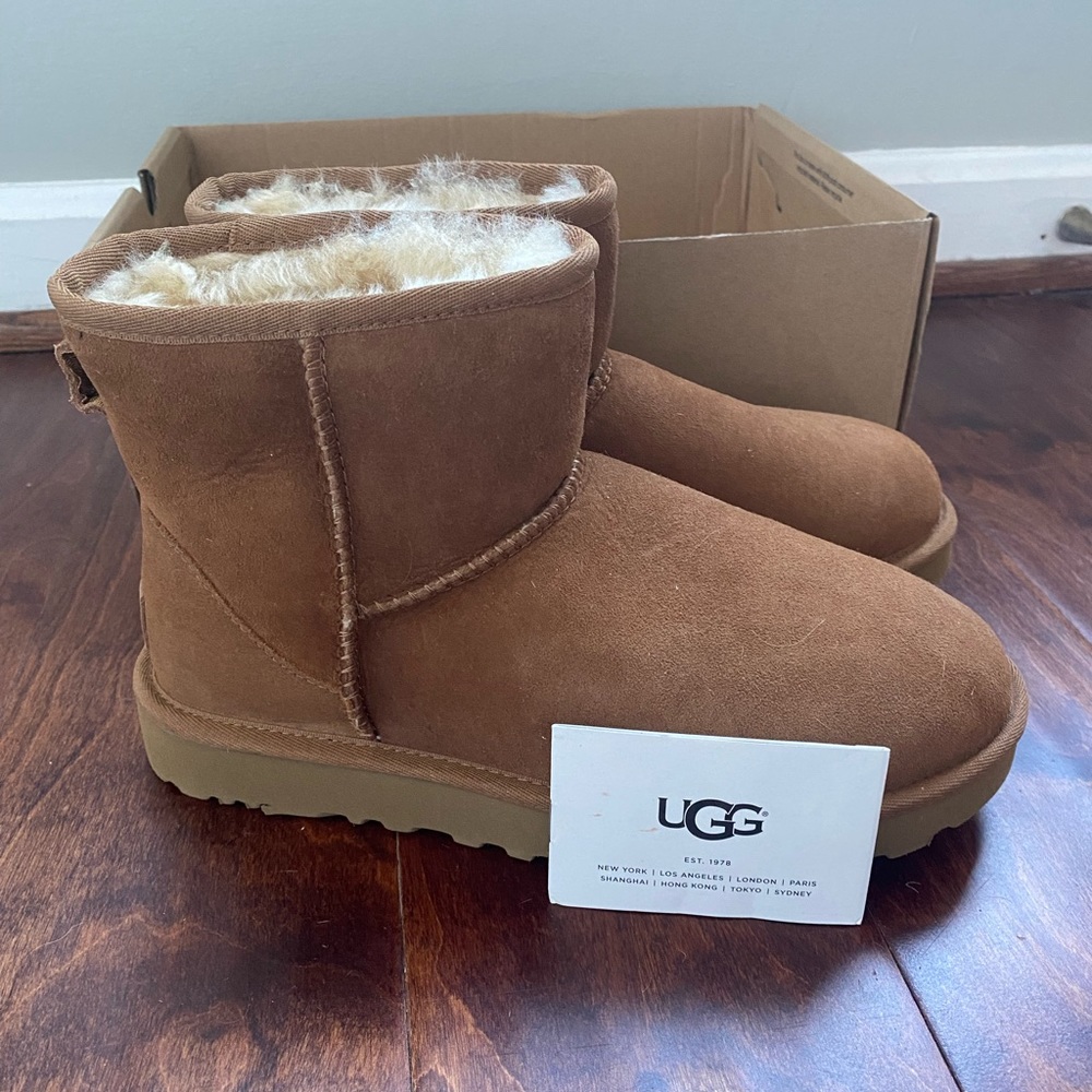 Ugg classic mini size 7 in chestnut! Brand new!